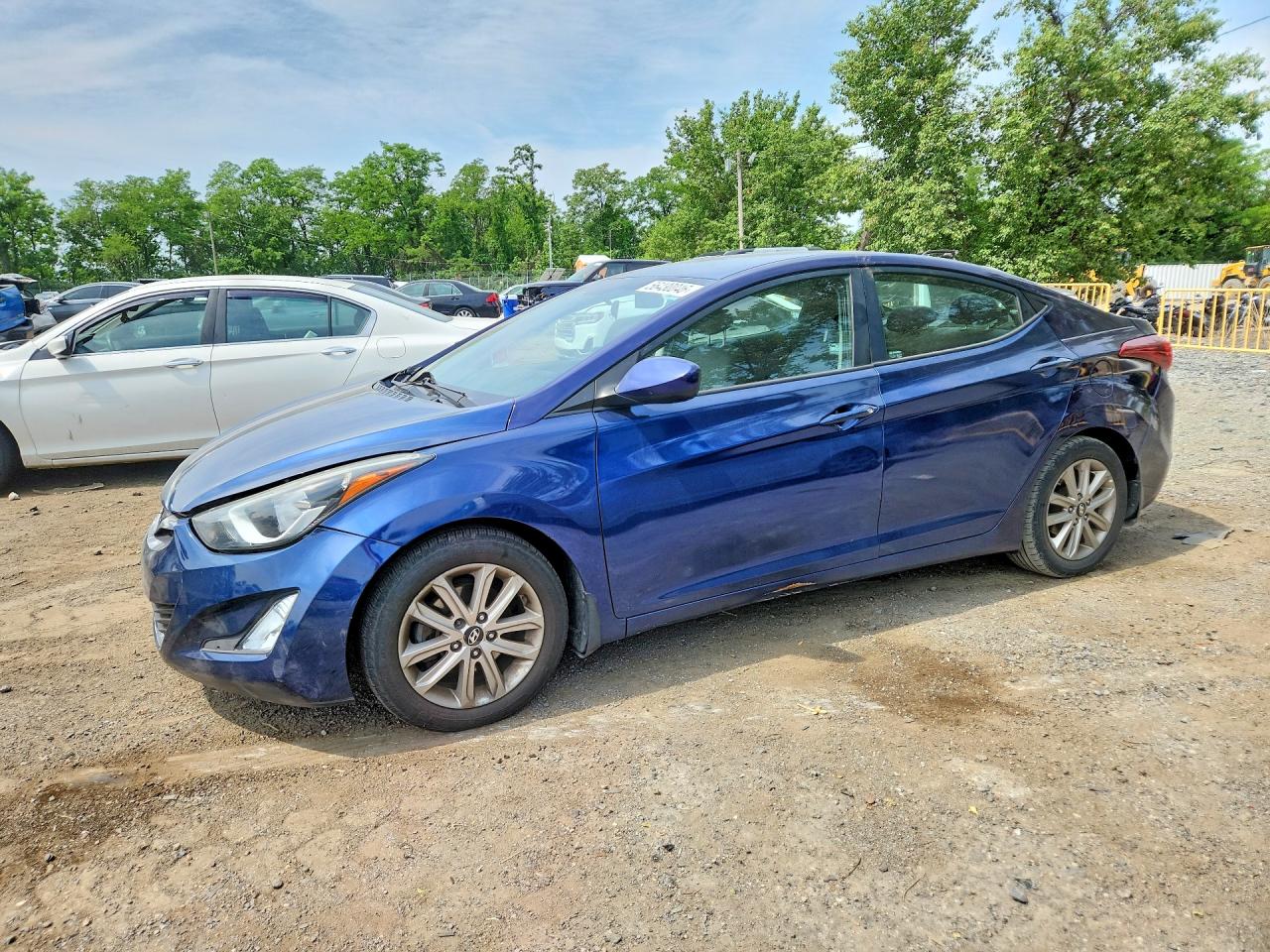 Salvage Hyundai ELANTRA Image