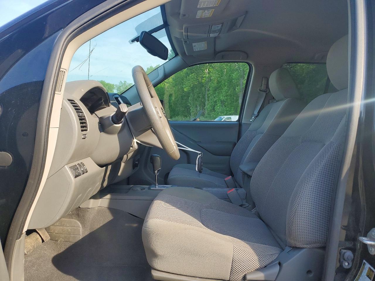 Nissan Frontier Sv
