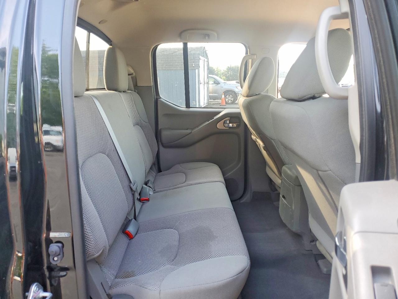 Nissan Frontier Sv