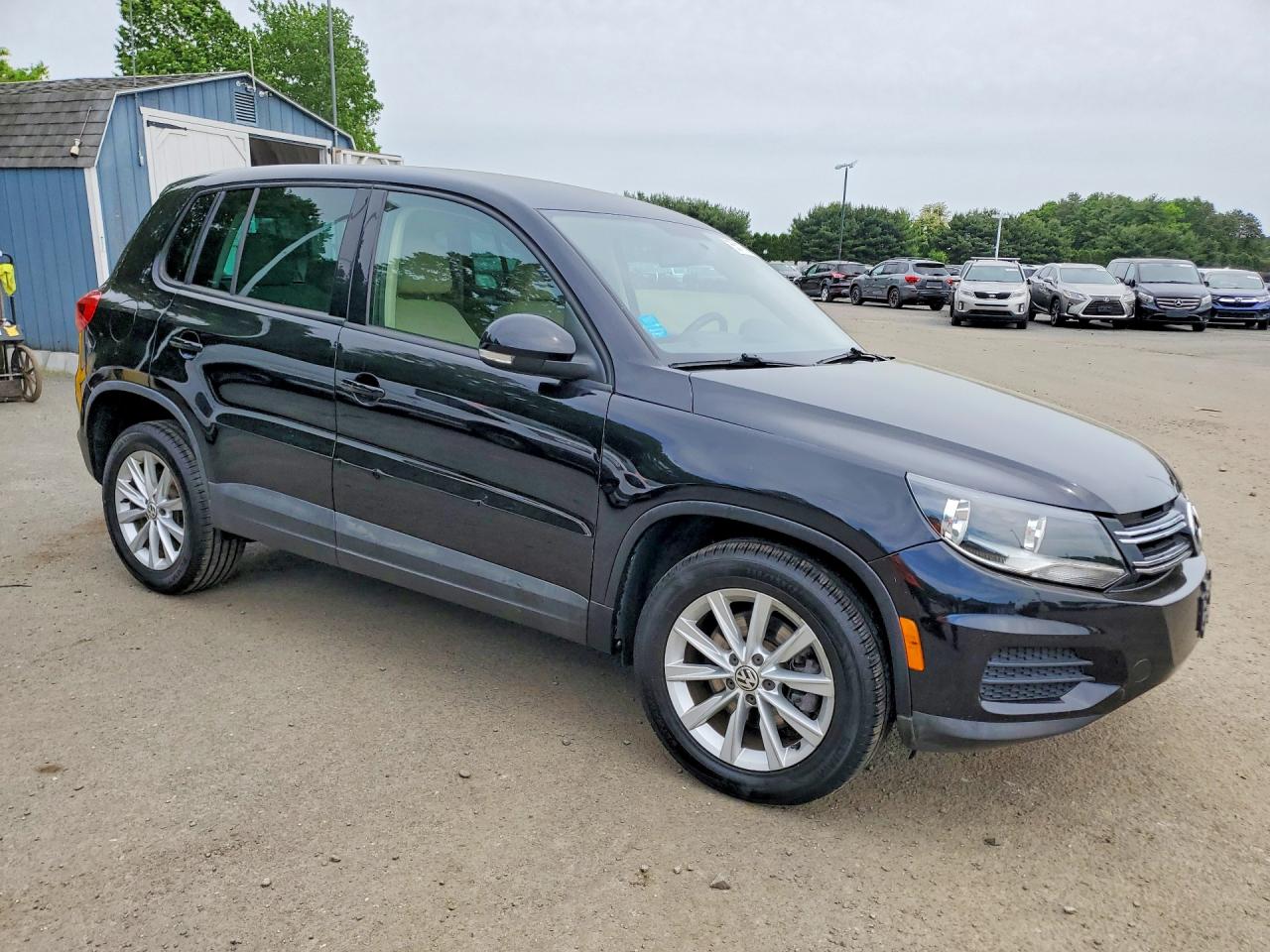Volkswagen Tiguan S