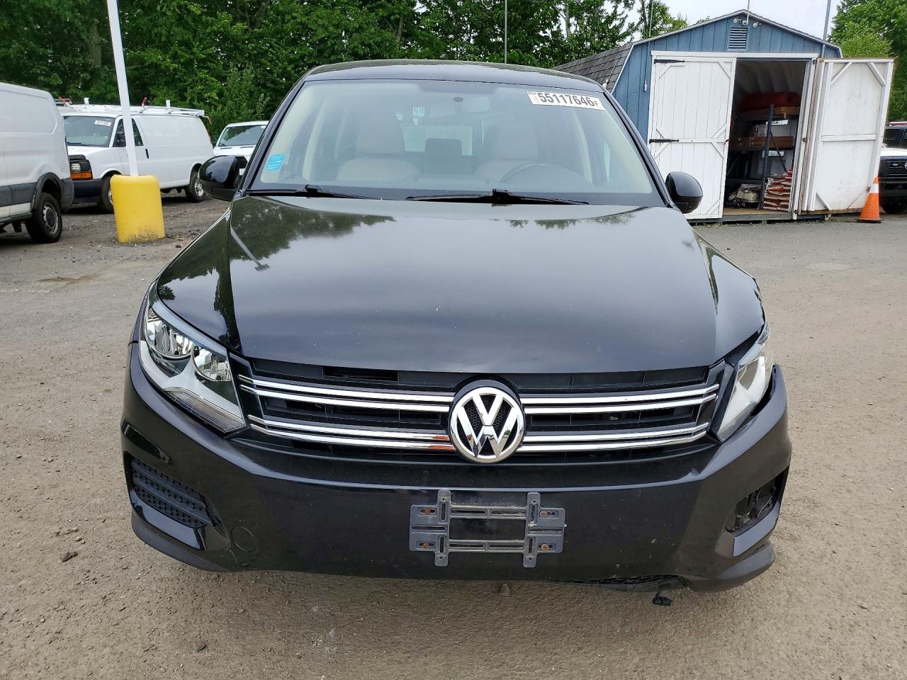 Volkswagen Tiguan S