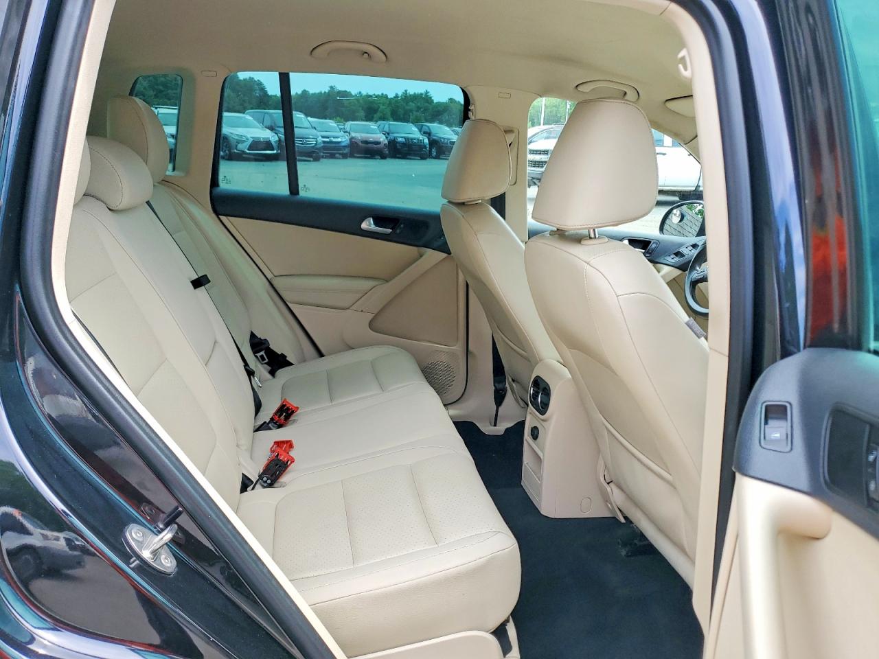 Volkswagen Tiguan S