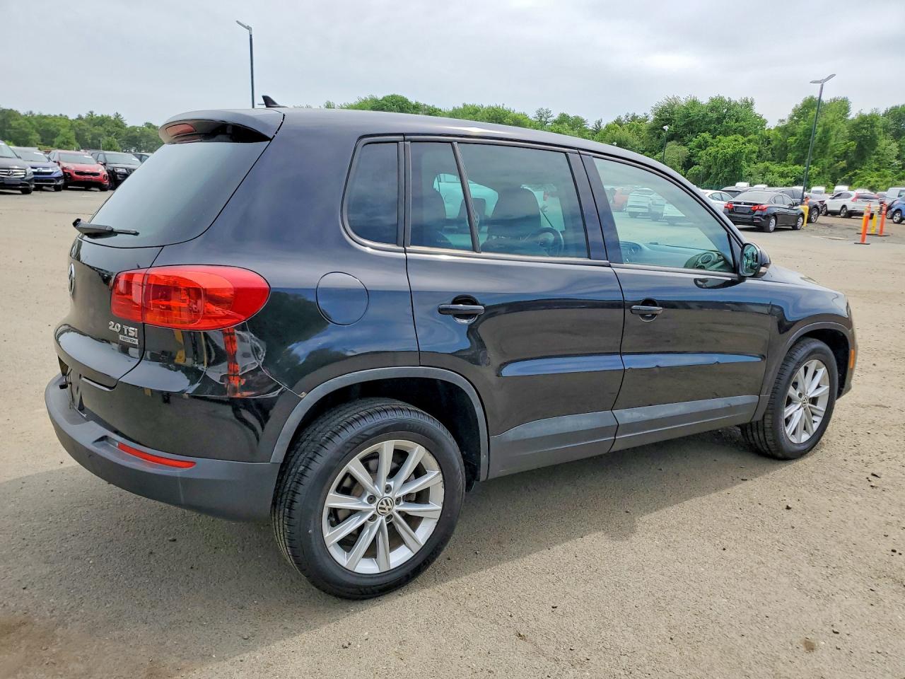 Volkswagen Tiguan S