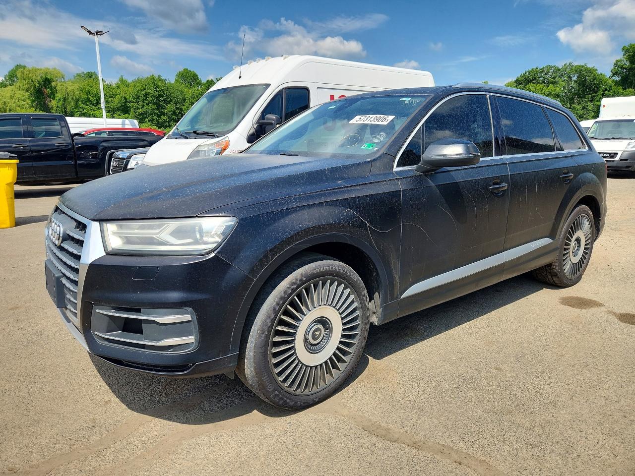 Salvage Audi Q7 Image