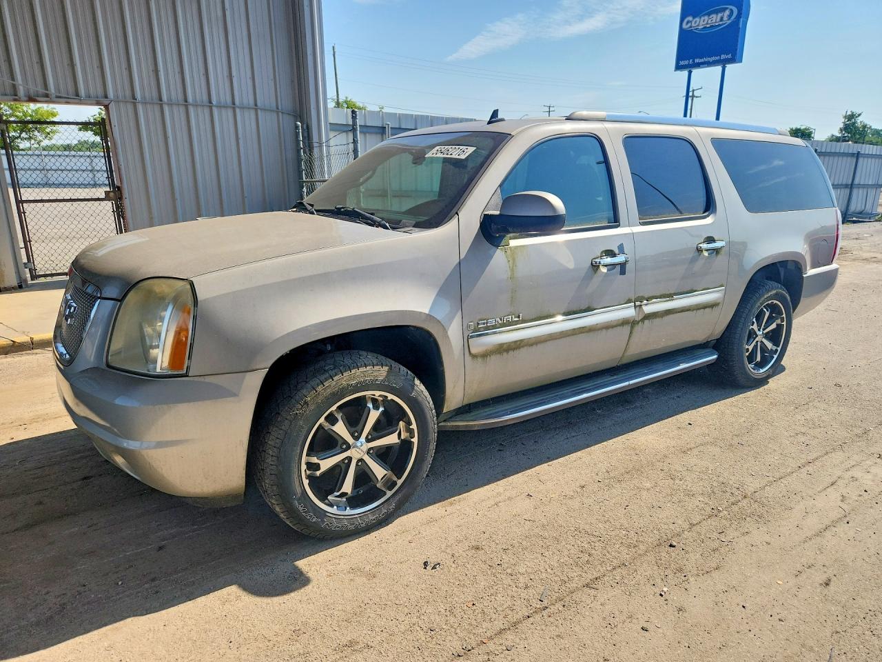 Salvage GMC Yukon Image