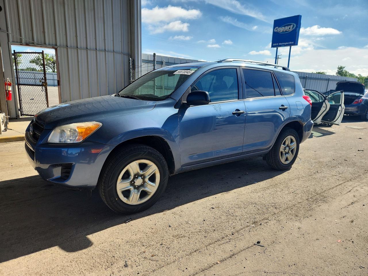 Salvage Toyota RAV4 Image