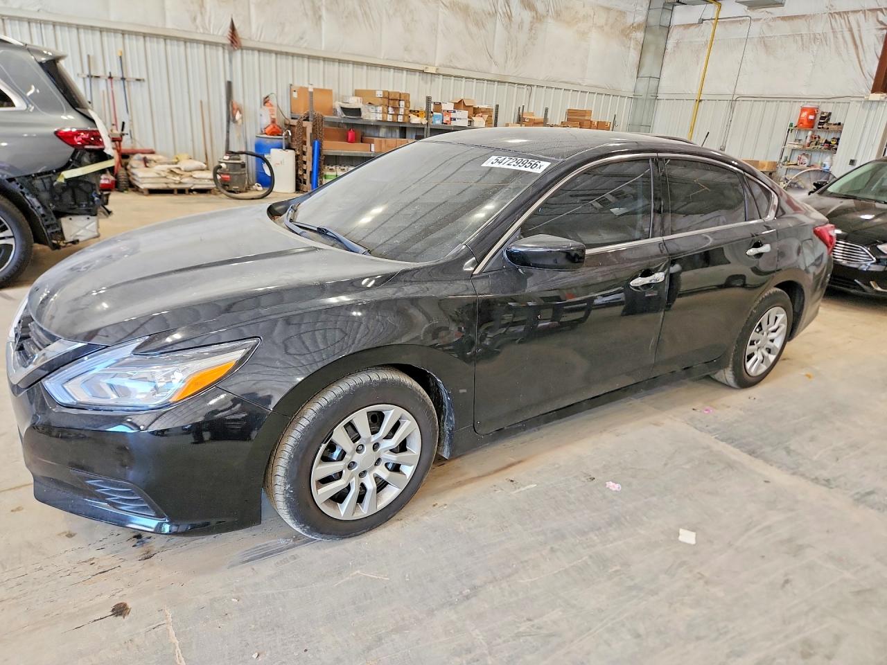 Salvage Nissan Altima Image