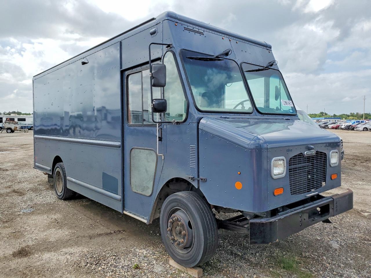 Salvage Freightliner Chassis Image