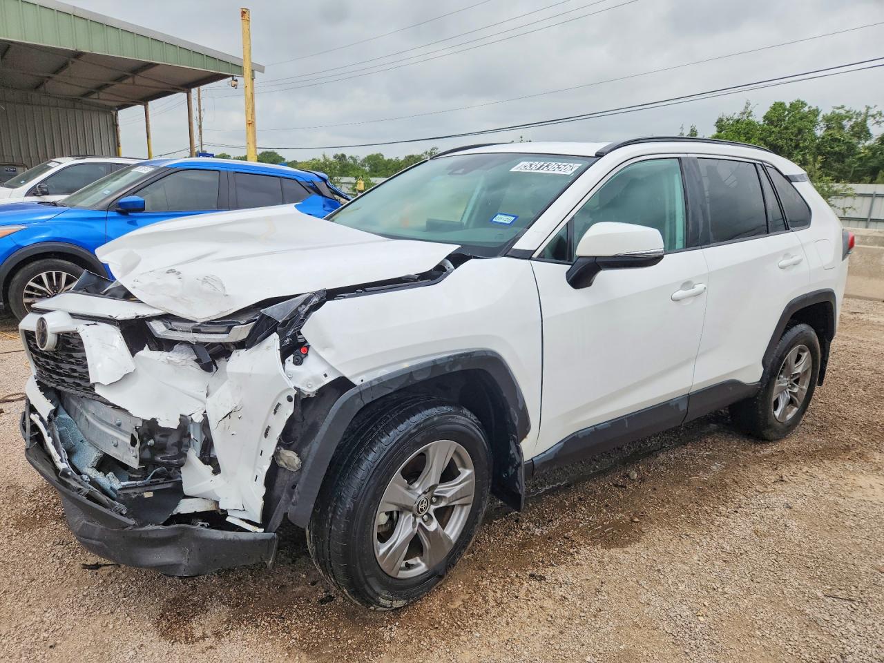 Salvage Toyota RAV4 Image