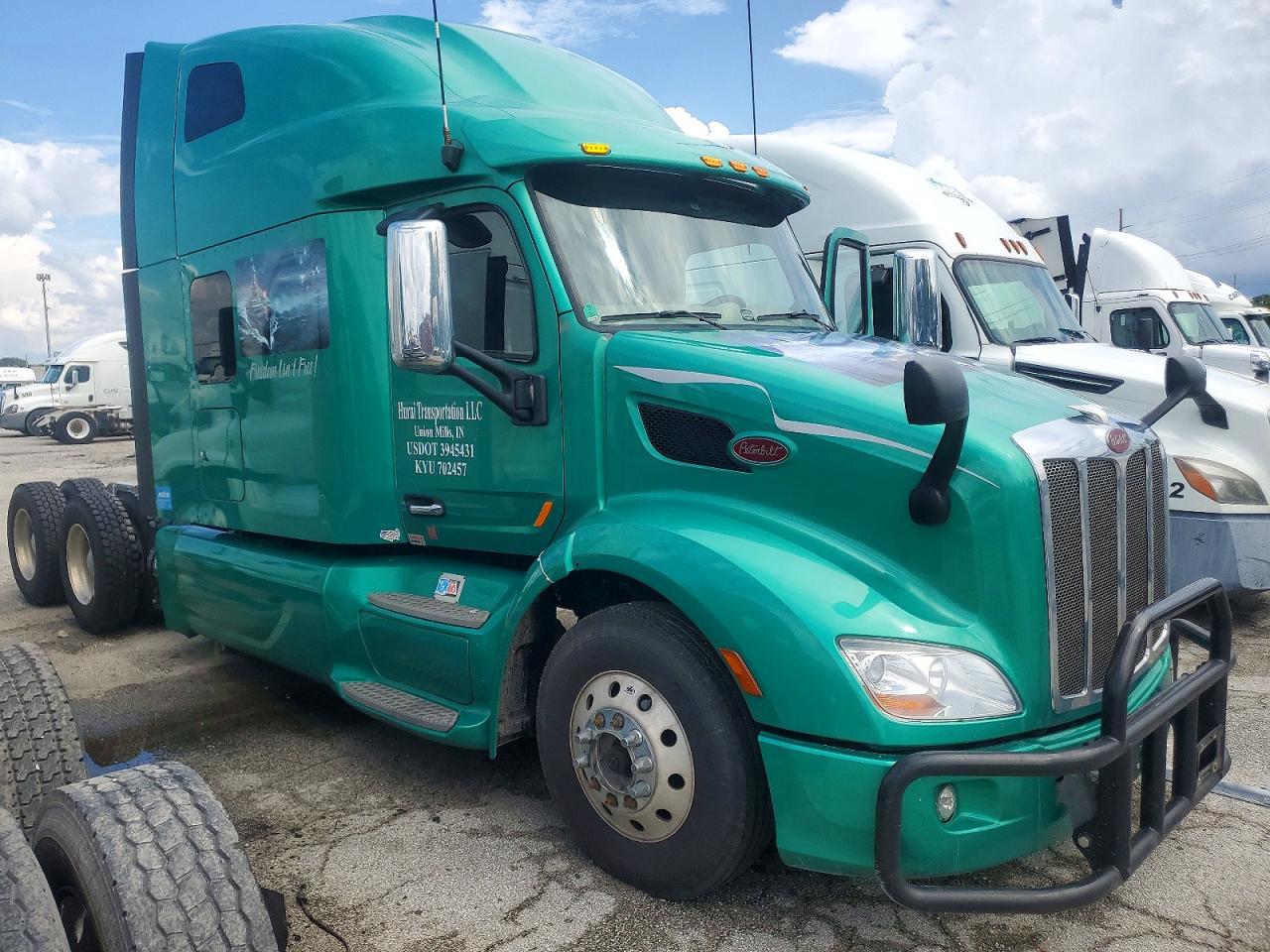 Salvage Peterbilt 579 Image