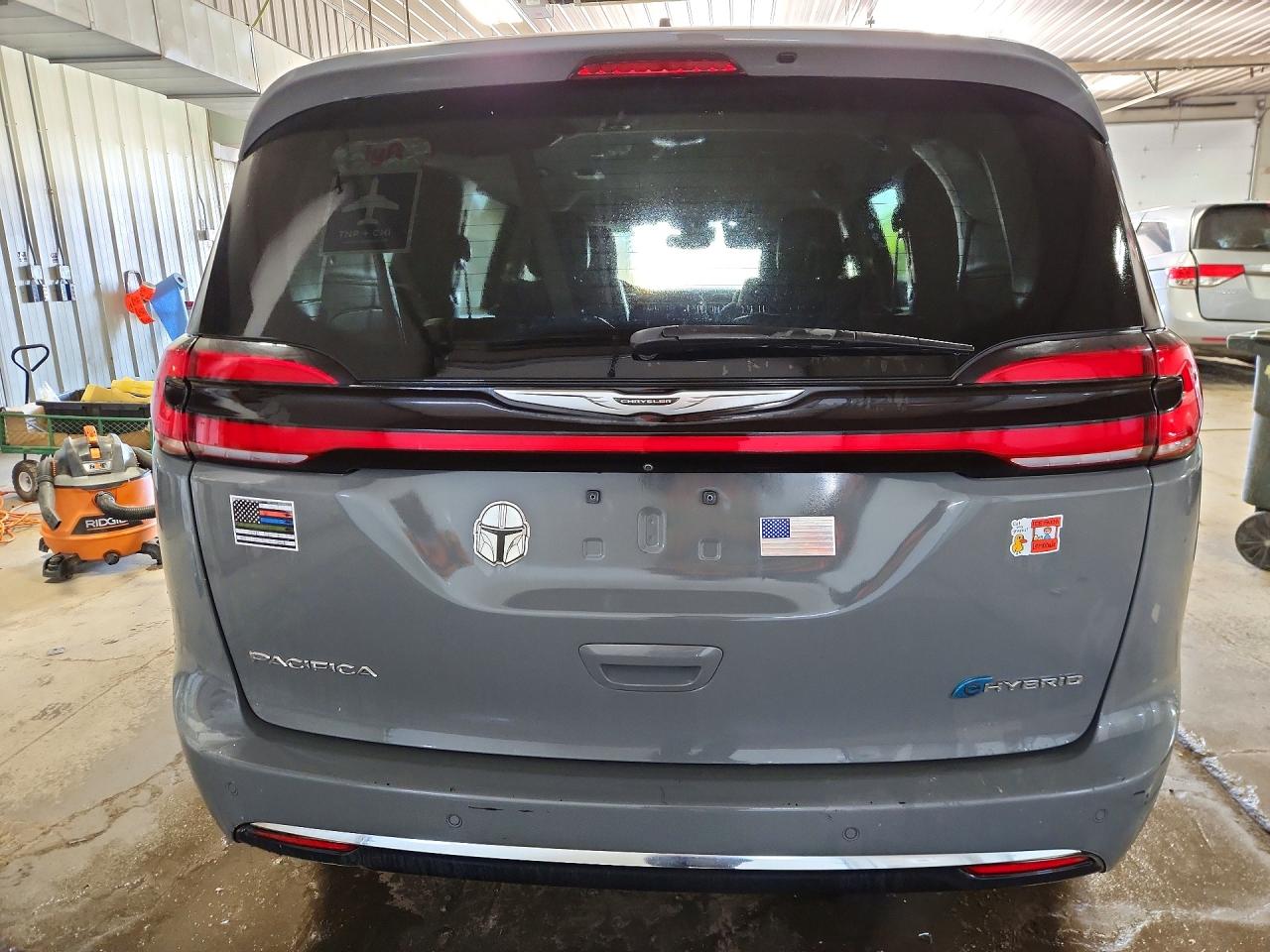 Chrysler Pacifica Hybrid Touring L
