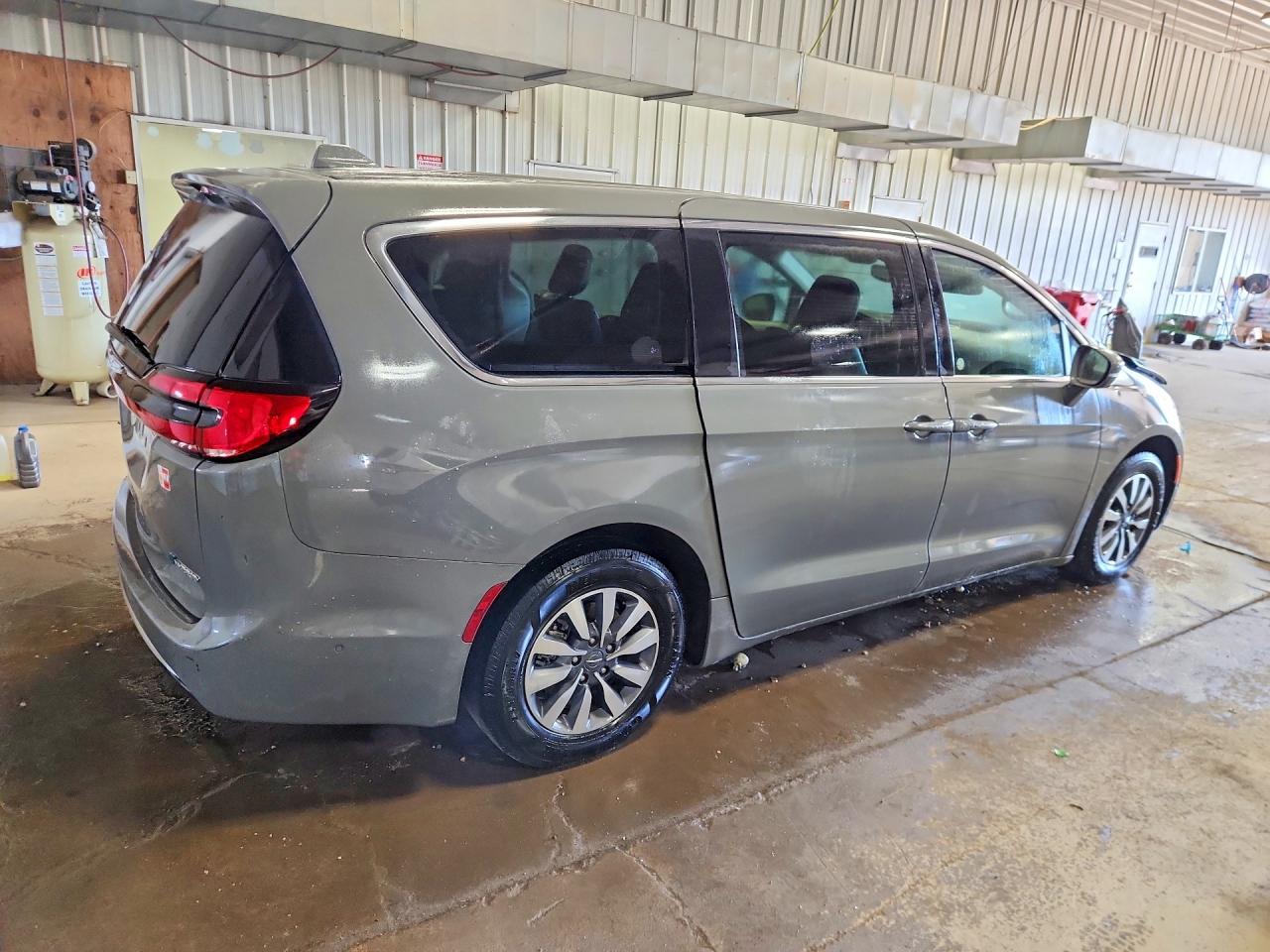 Chrysler Pacifica Hybrid Touring L