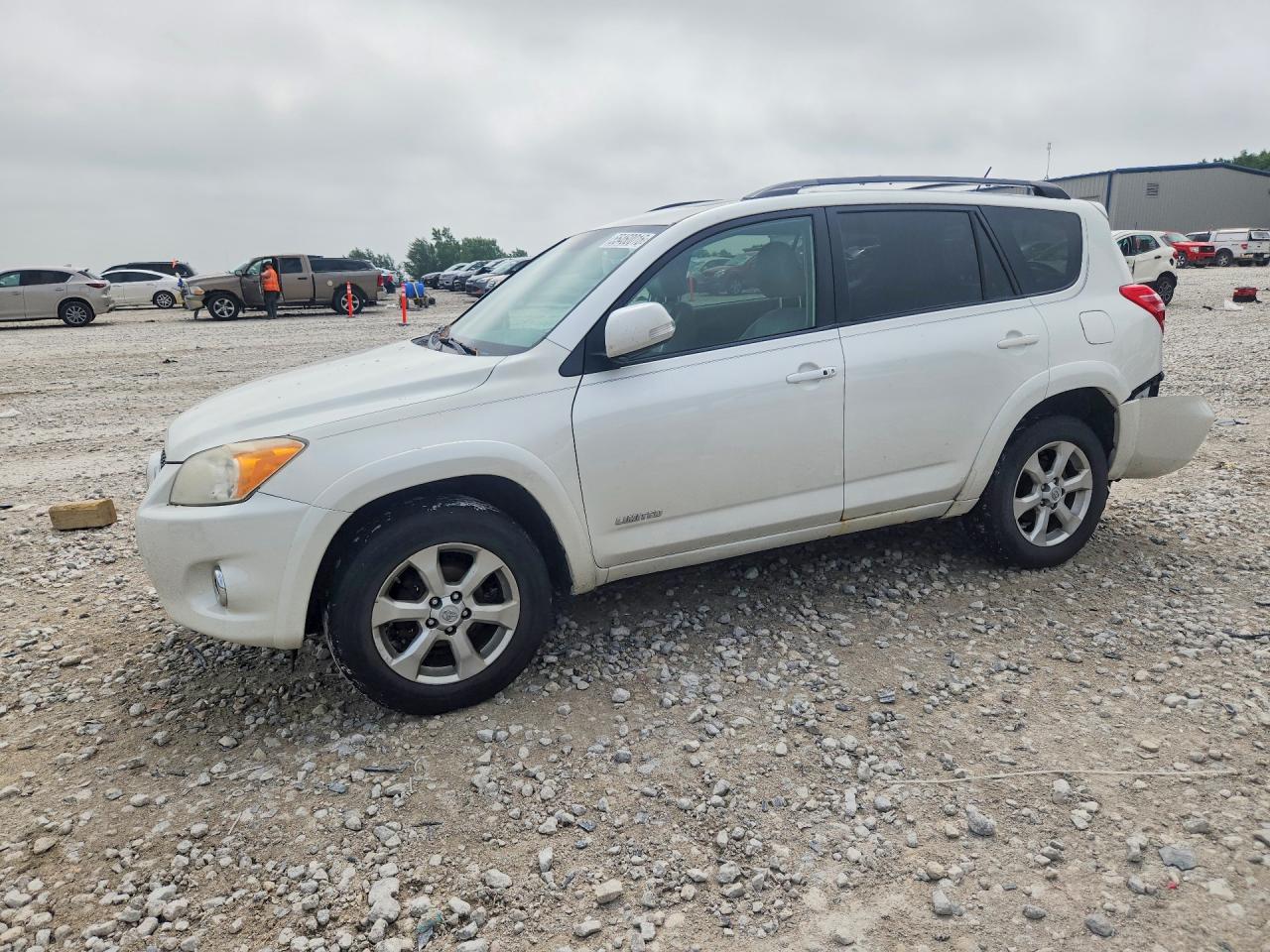 Salvage Toyota RAV4 Image