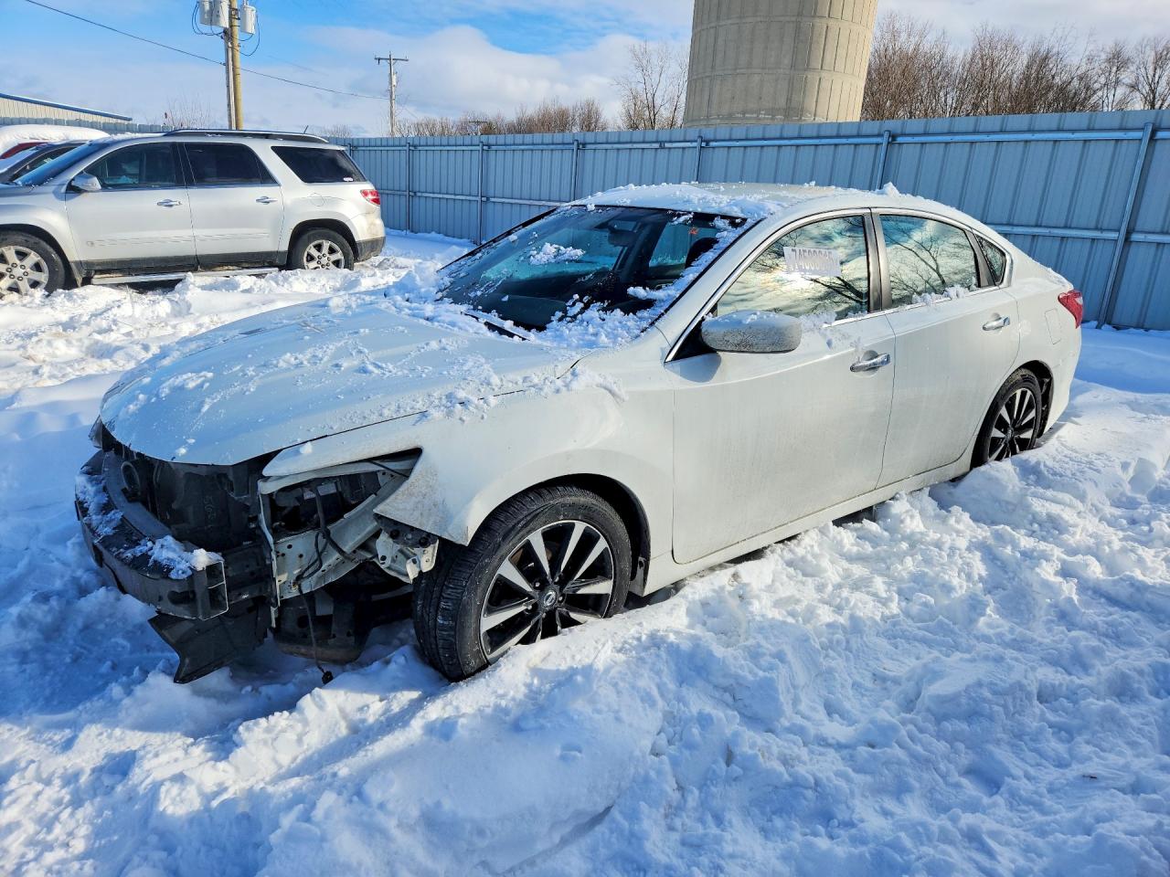 Salvage Nissan Altima Image