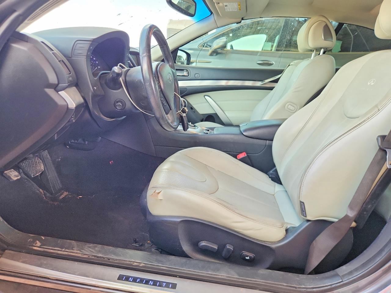 INFINITI Q60 Base