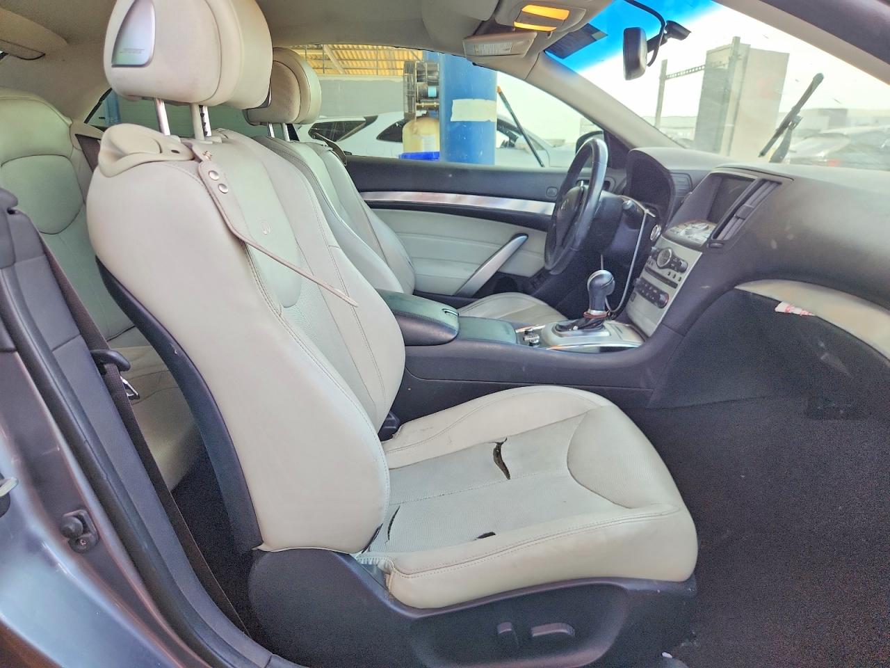 INFINITI Q60 Base