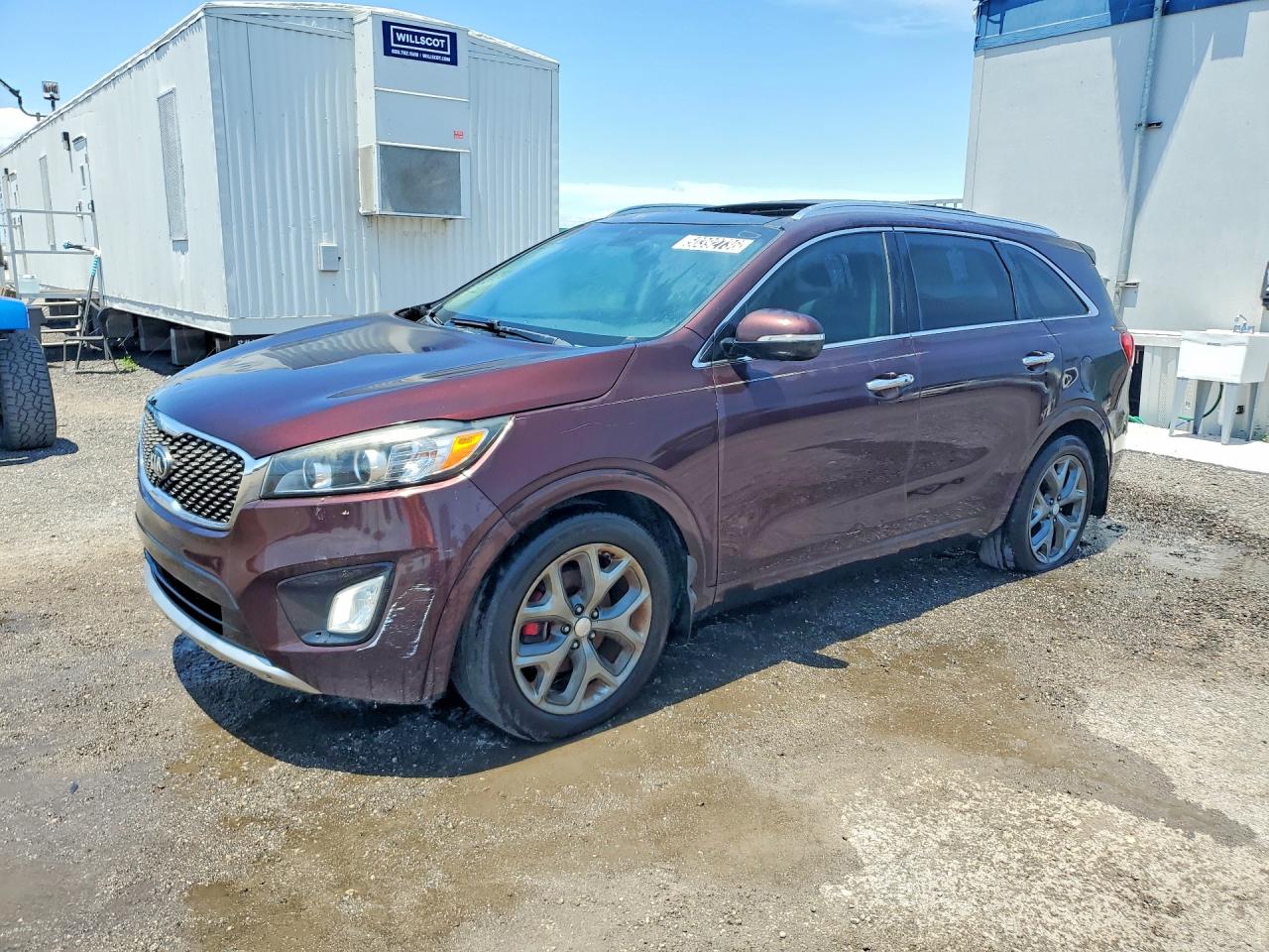Salvage Kia Sorento Image