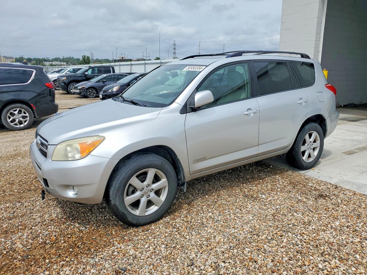 Salvage Toyota RAV4 Image