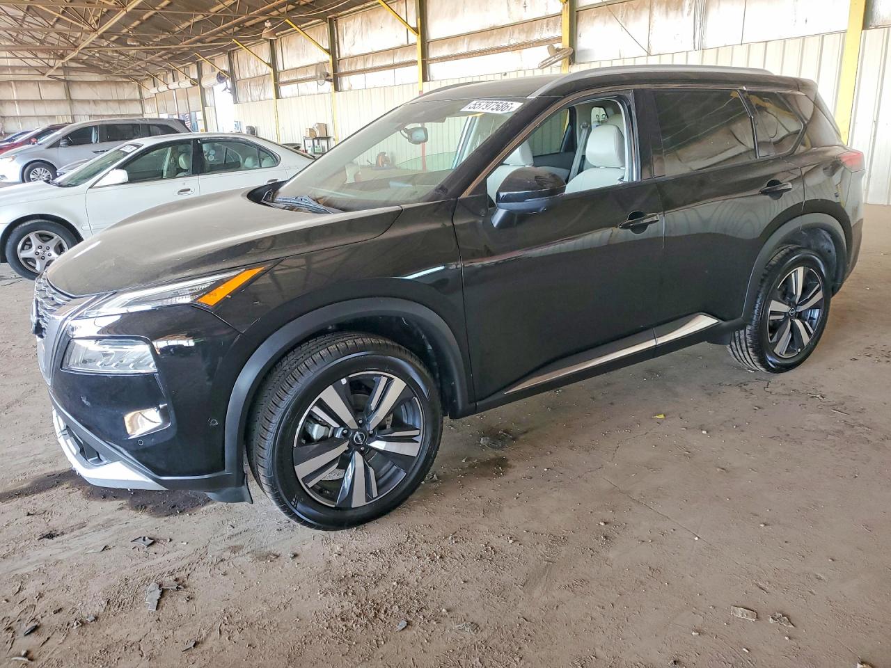 Salvage Nissan Rogue Image