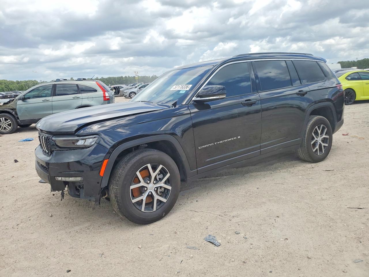 Salvage Jeep Cherokee Image