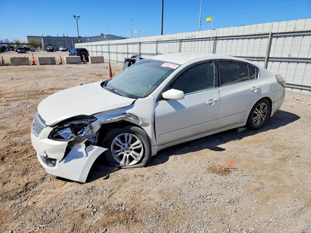 Salvage Nissan Altima Image