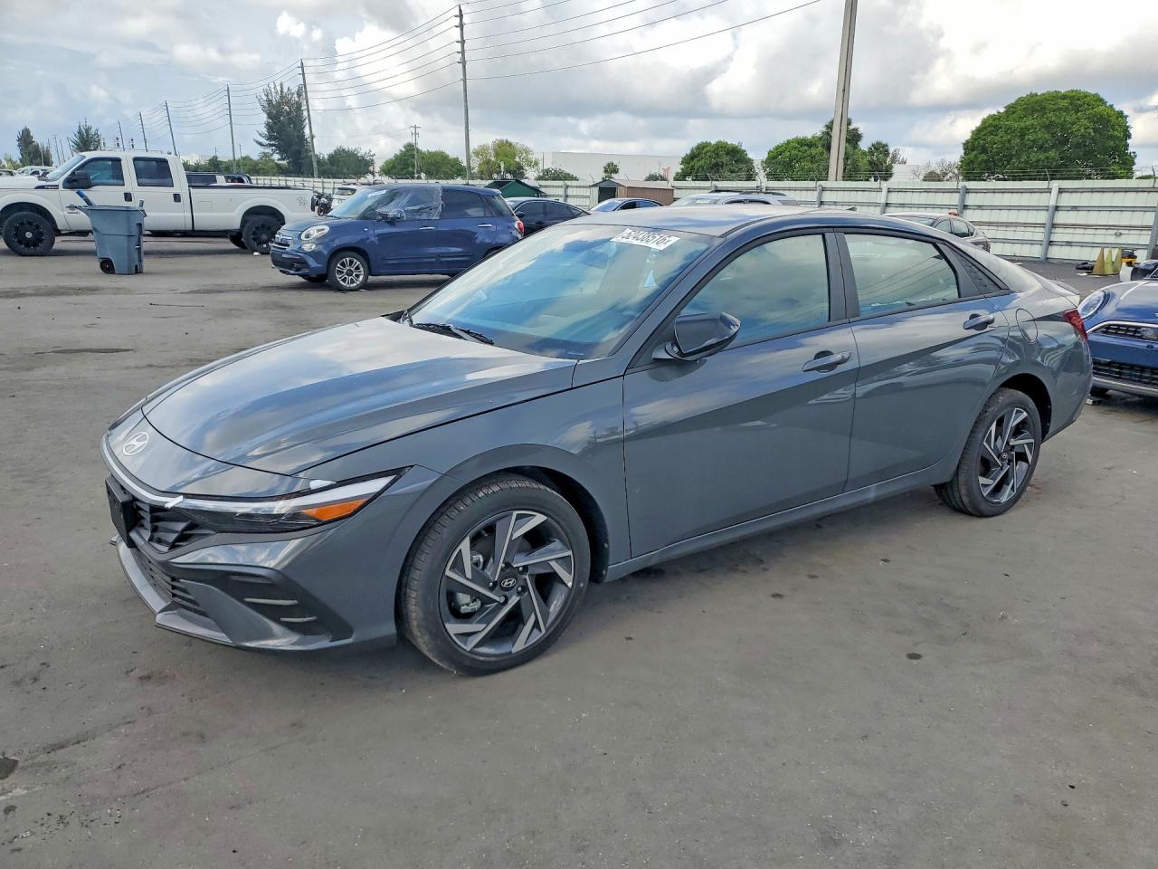 Salvage Hyundai ELANTRA Image