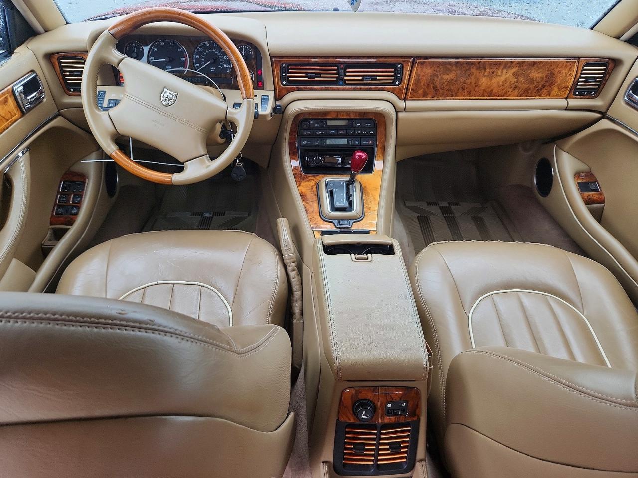 Jaguar XJ