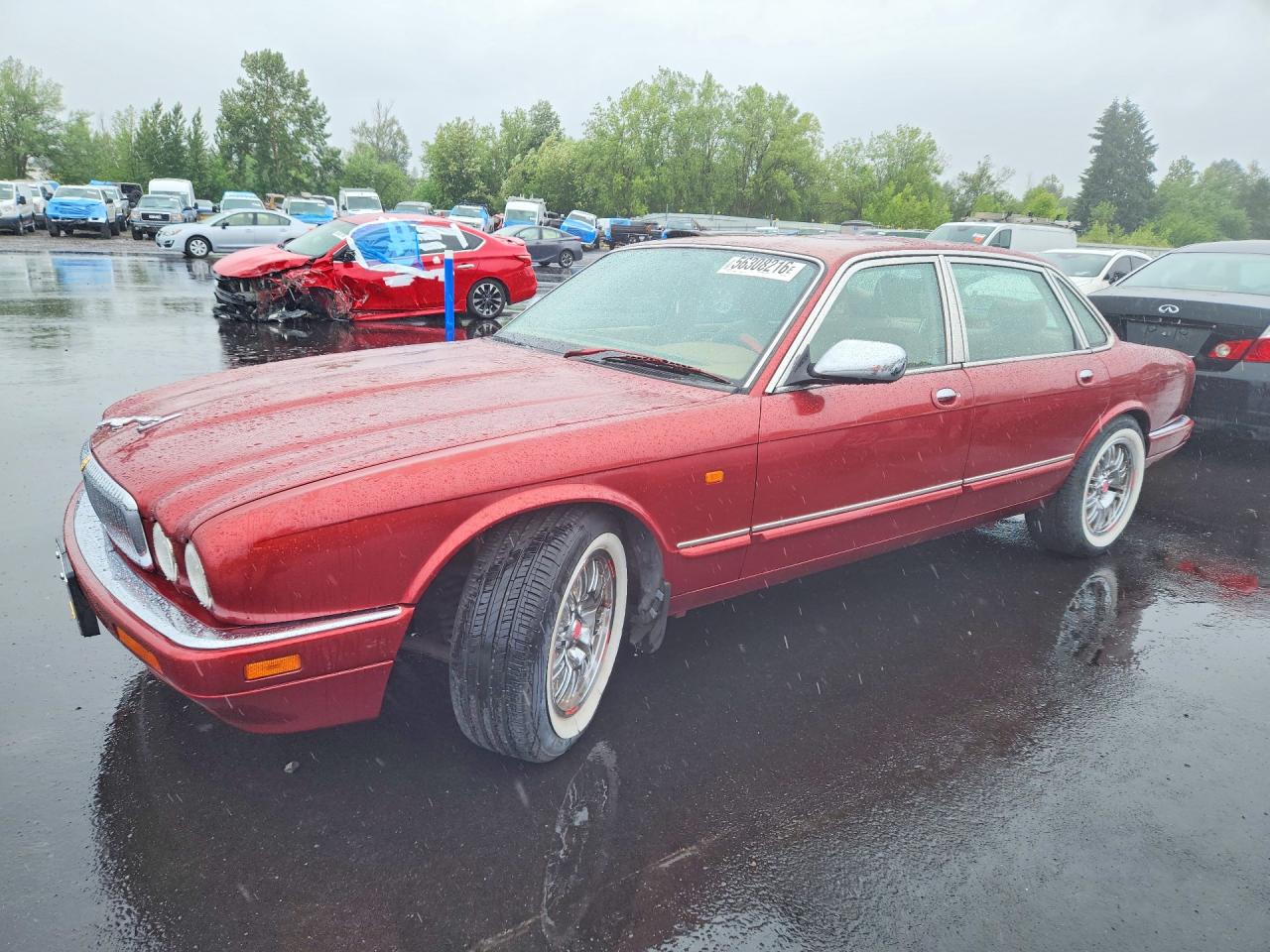 Salvage Jaguar XJ Image