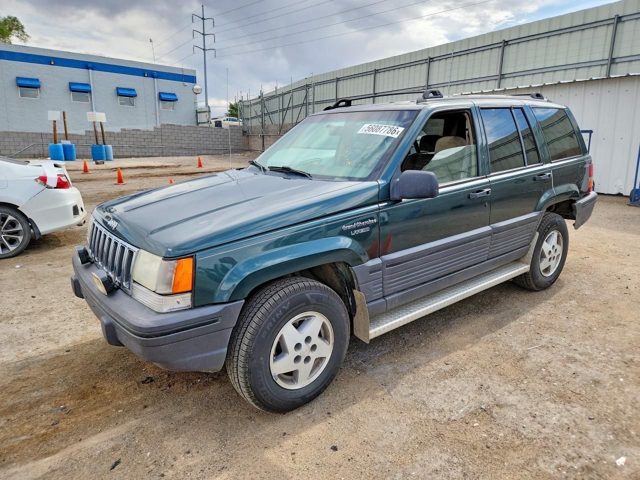 Salvage Jeep Cherokee Image