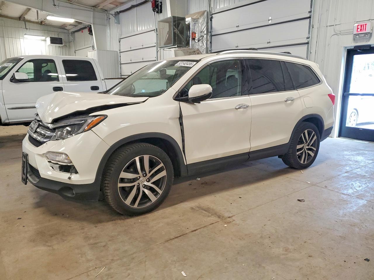 Salvage Honda Pilot Image
