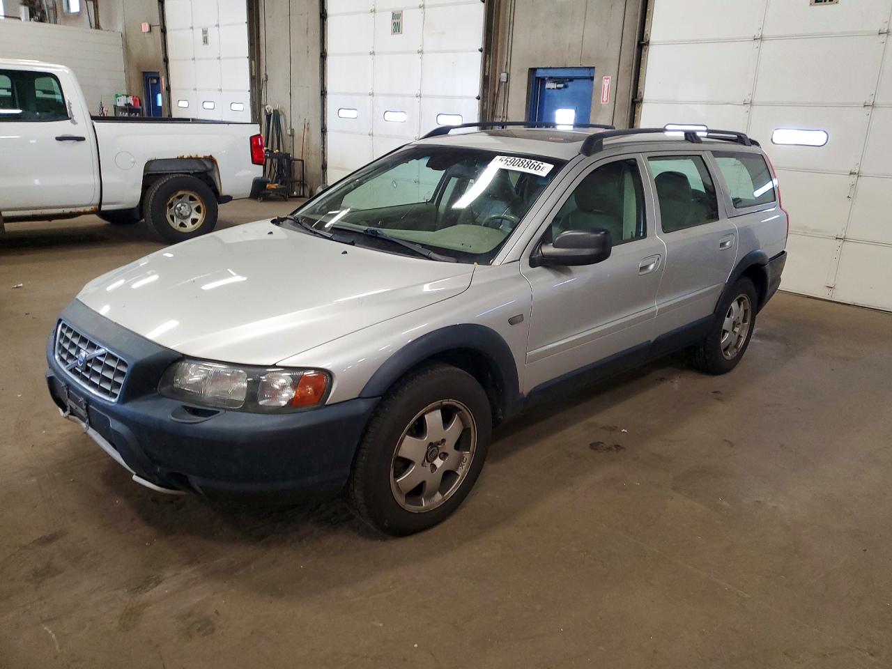 Salvage Volvo XC70 Image