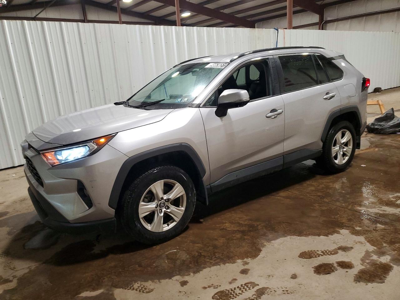 Salvage Toyota RAV4 Image