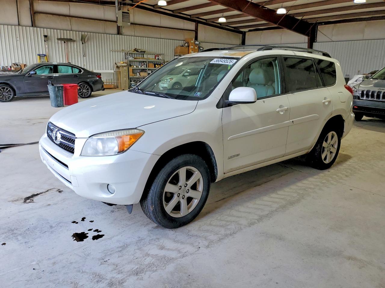 Salvage Toyota RAV4 Image