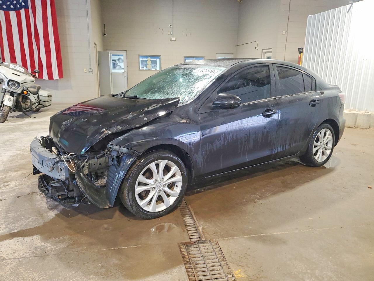 Salvage Mazda Mazda3 Image