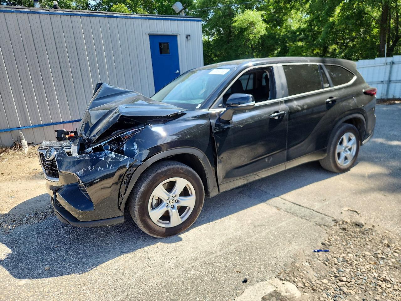 Salvage Toyota Highlander Image