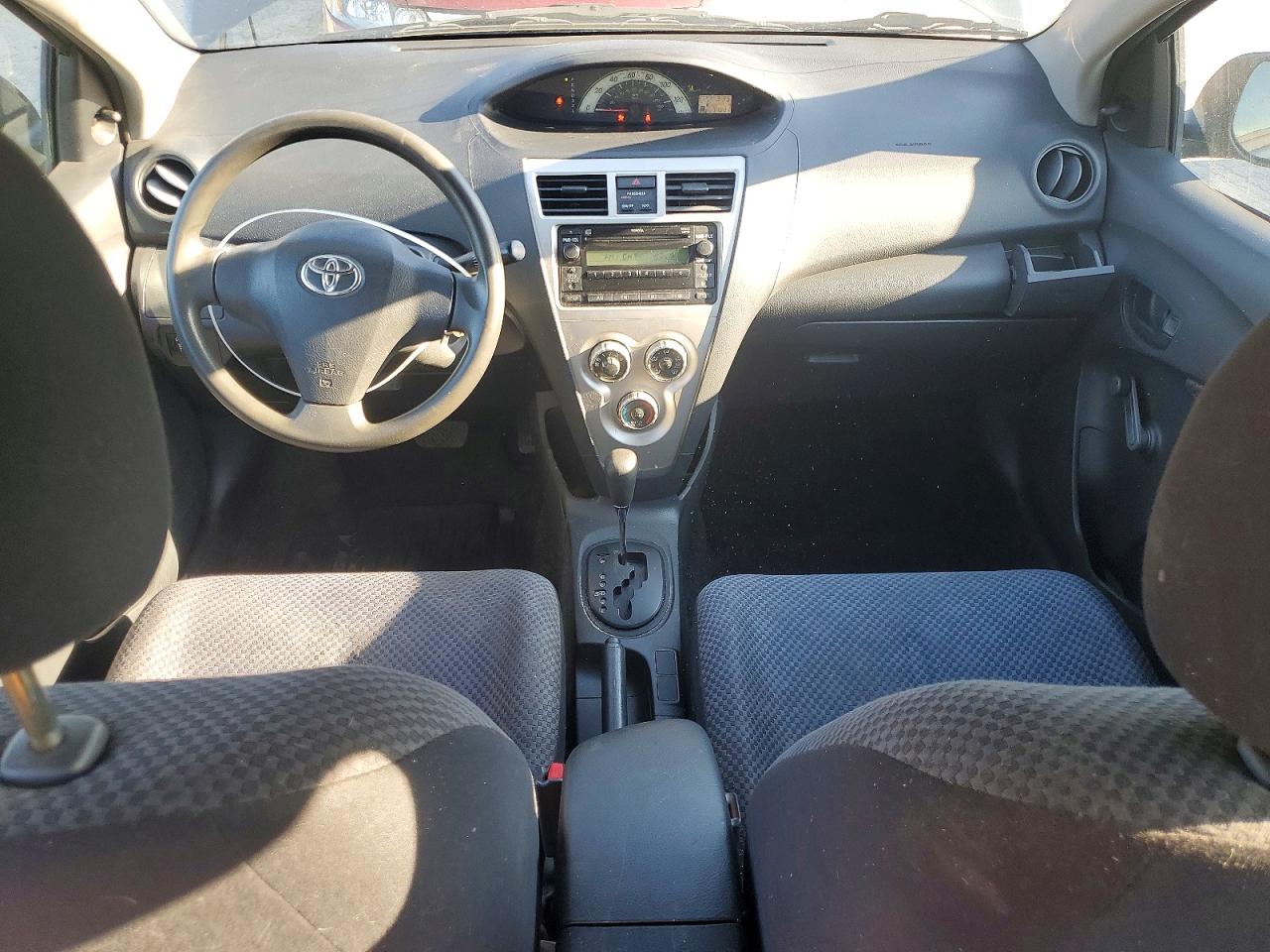 Toyota Yaris Base