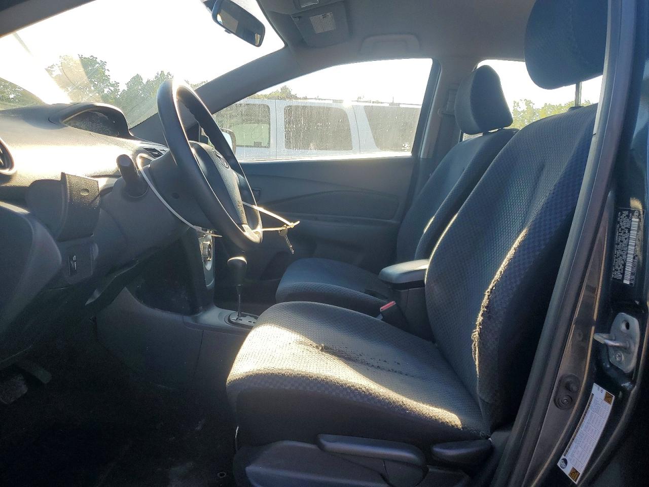 Toyota Yaris Base