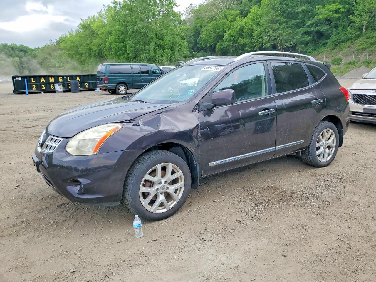 Salvage Nissan Rogue Image