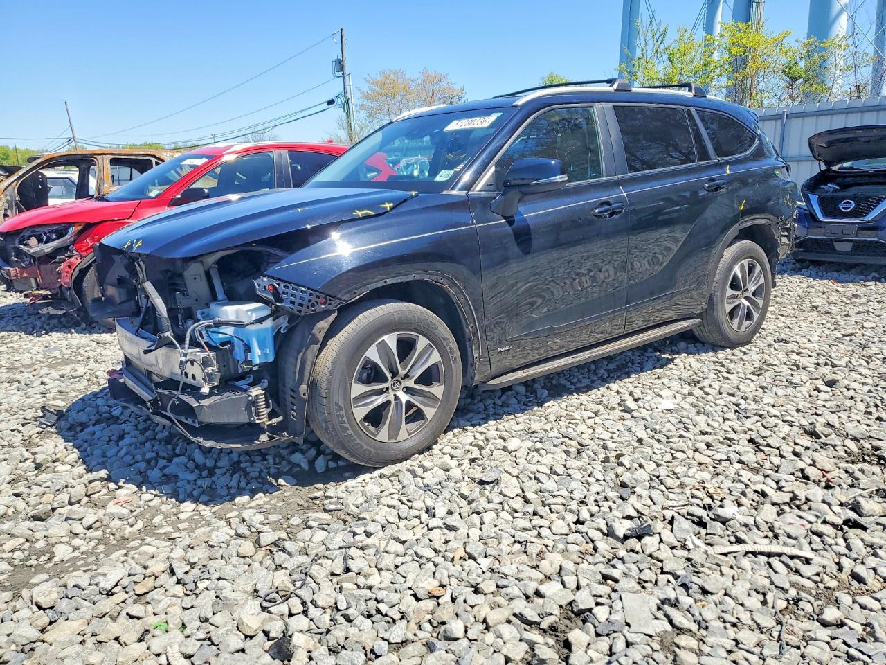 Salvage Toyota Highlander Image