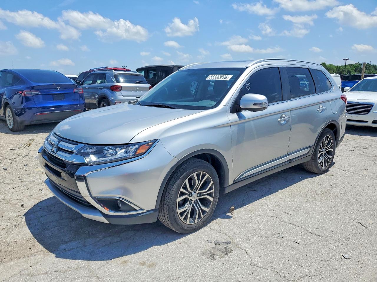 Salvage Mitsubishi Outlander Image