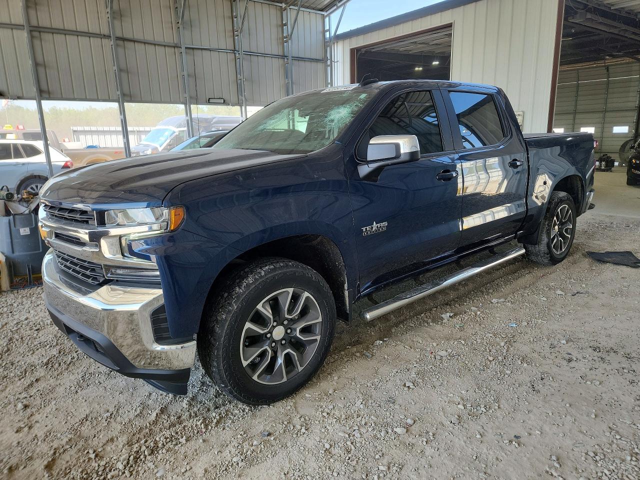 Salvage Chevrolet Silverado Image
