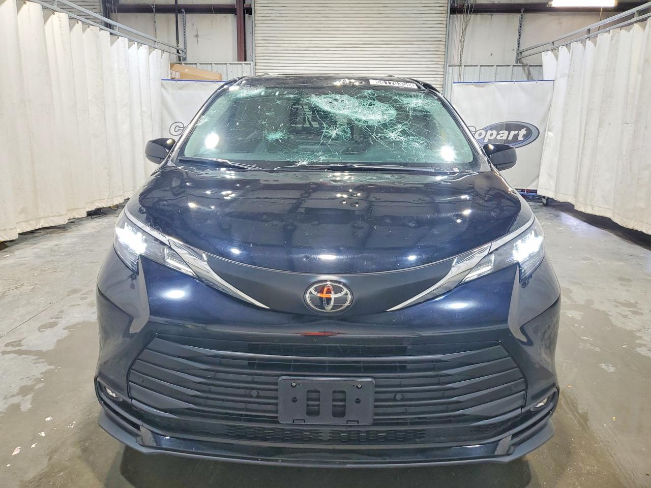 Toyota Sienna Xle 8-passenger