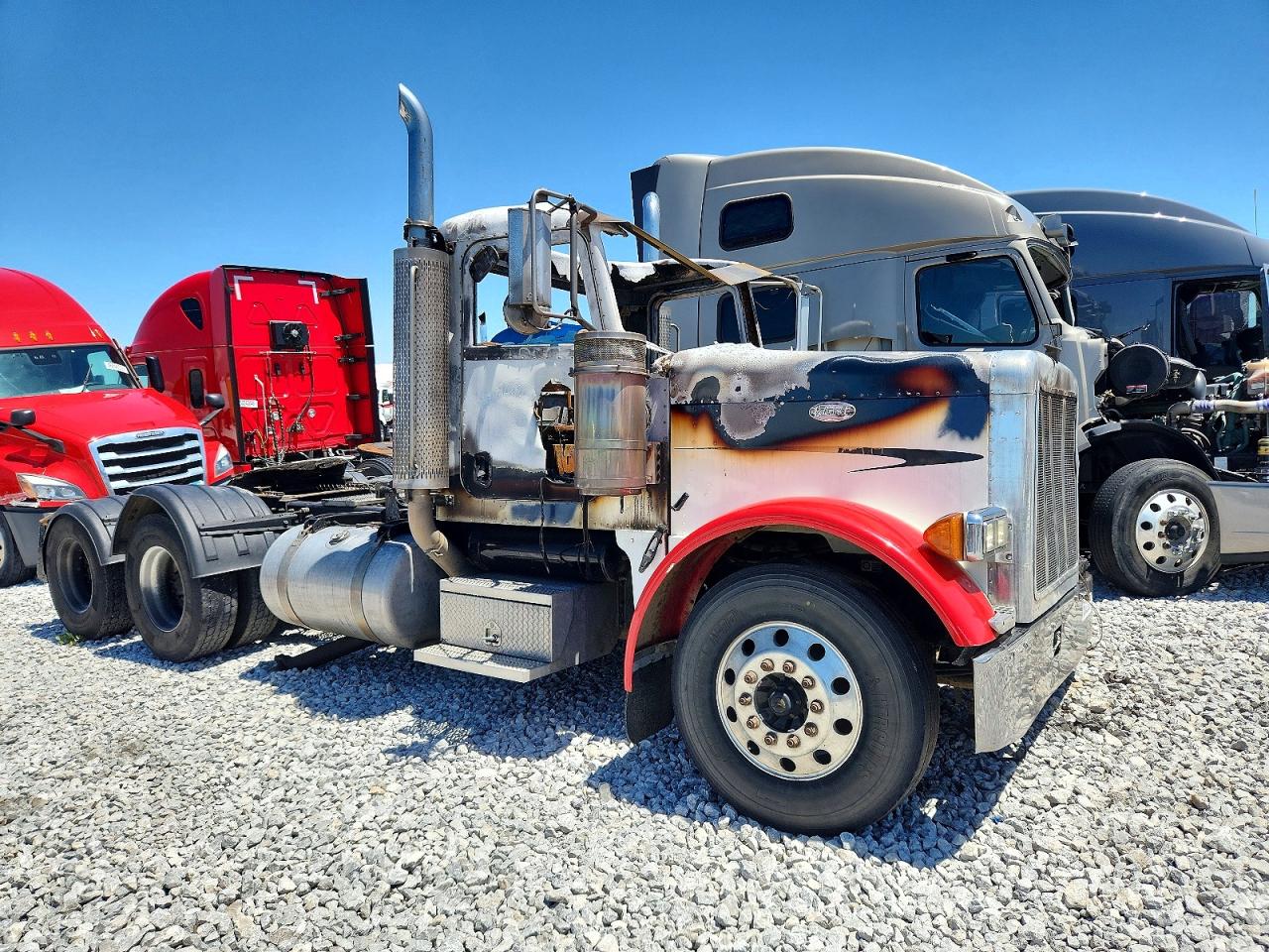 Salvage Peterbilt 379 Image