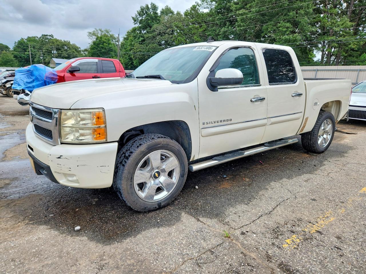 Salvage Chevrolet Silverado Image