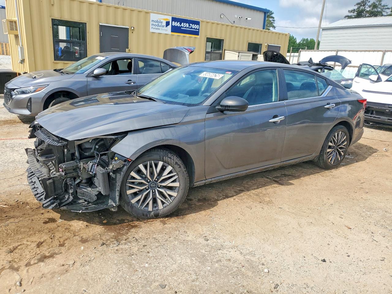 Salvage Nissan Altima Image