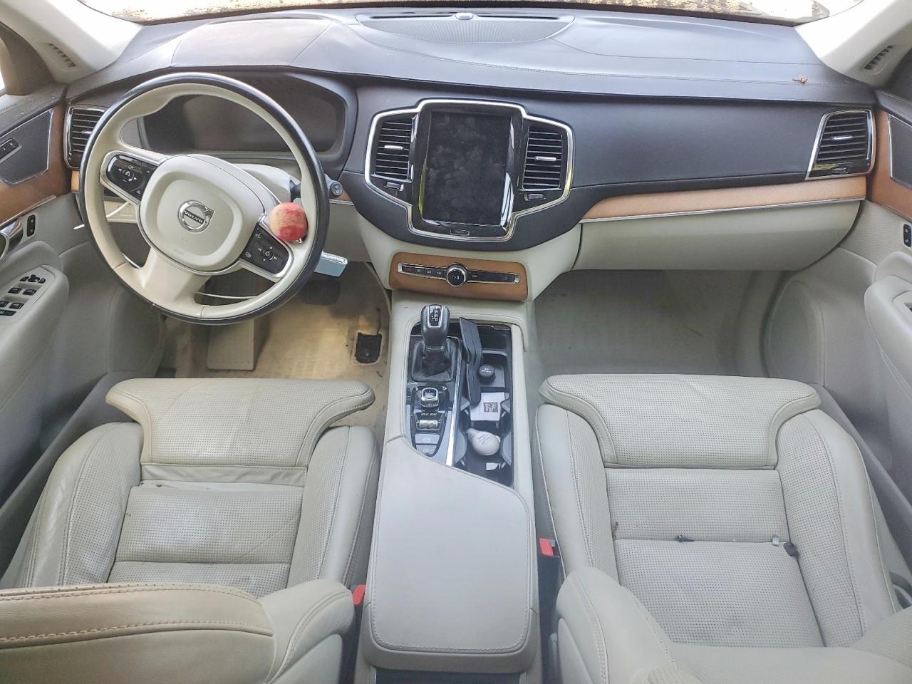 Volvo XC90 T6