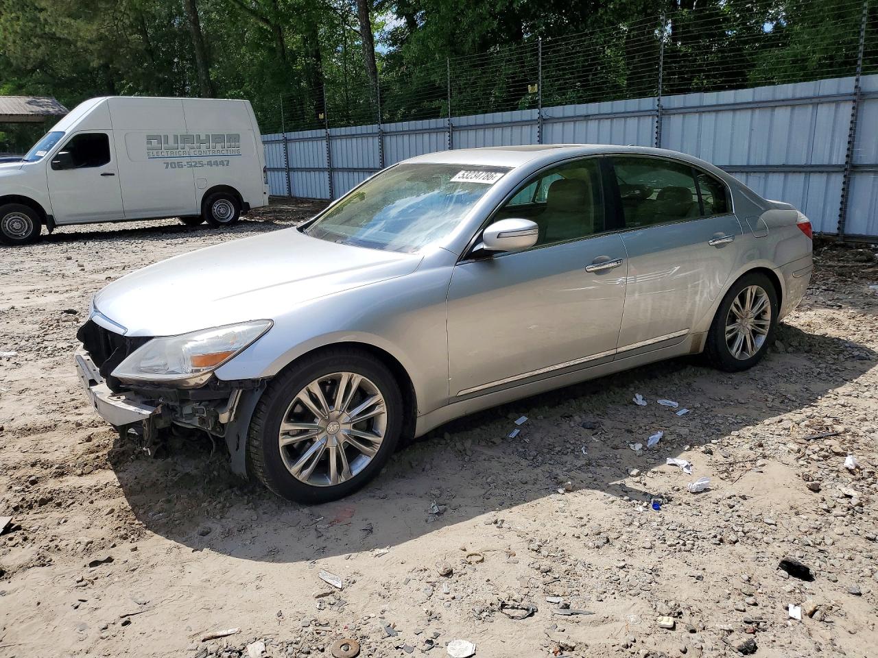Salvage Hyundai Genesis Image