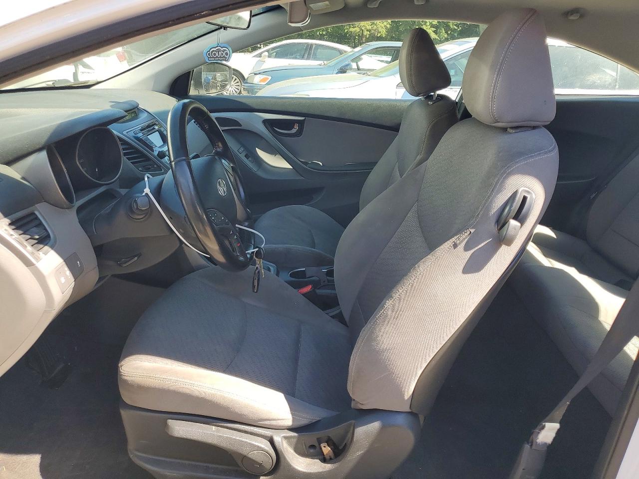 Hyundai ELANTRA Base