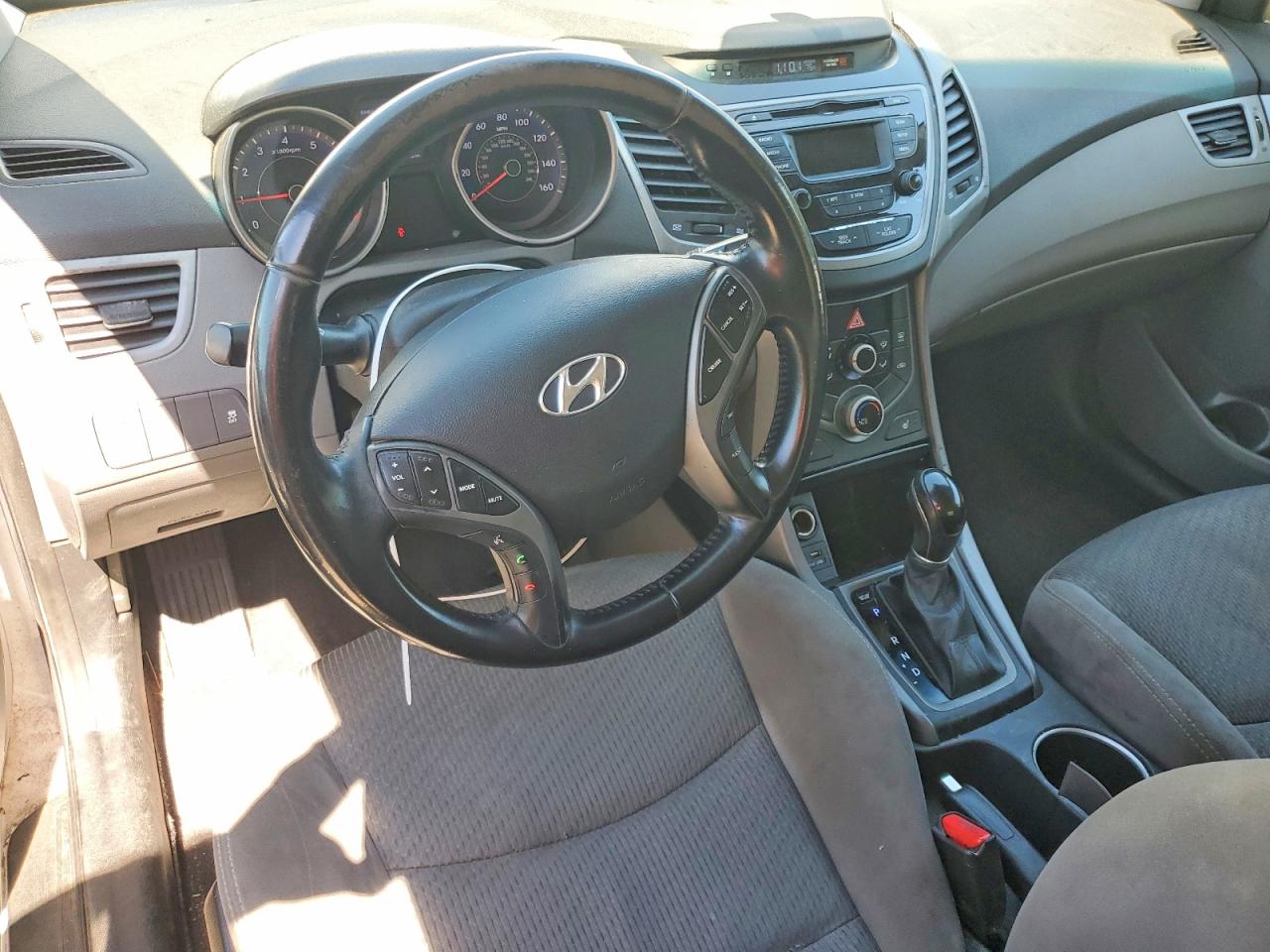 Hyundai ELANTRA Base
