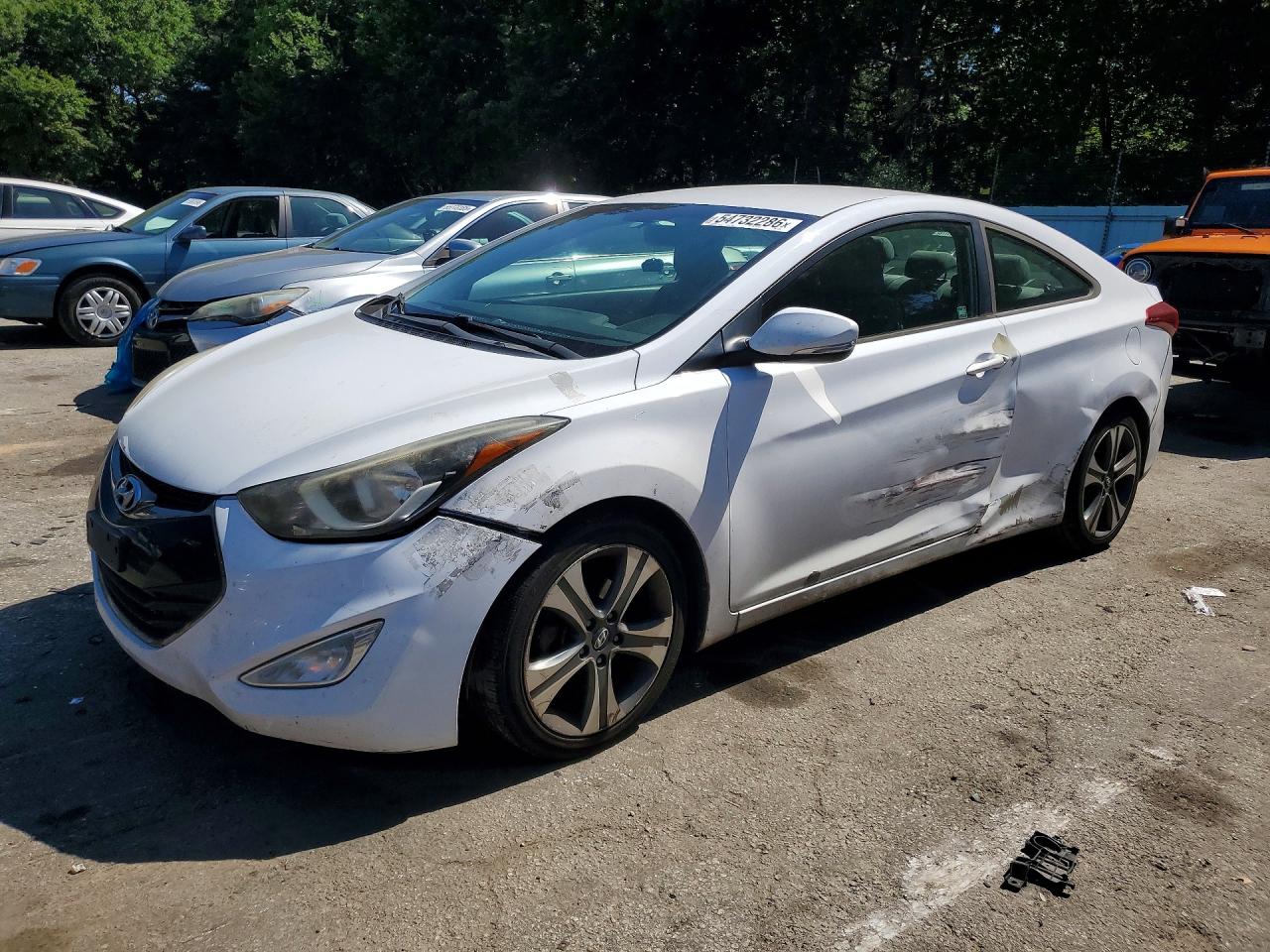 Salvage Hyundai ELANTRA Image